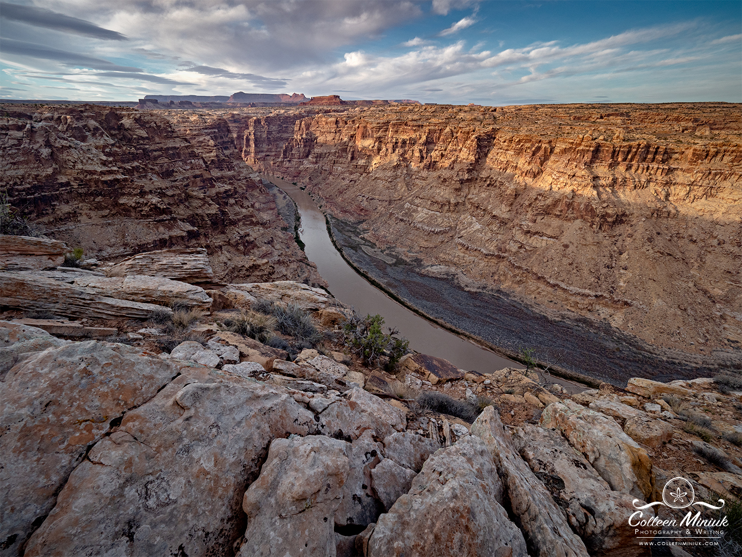 Broad landscape scene of the Colorado River weaves through Cataract Canyon in southern Utah
